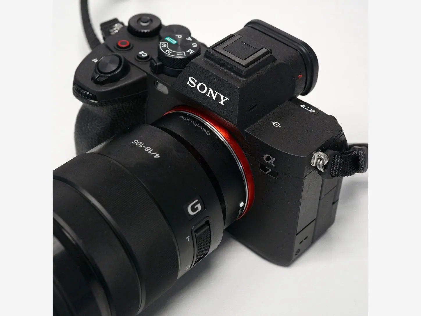 Sony Alpha 7 IV ดำ มุมด้านหน้า