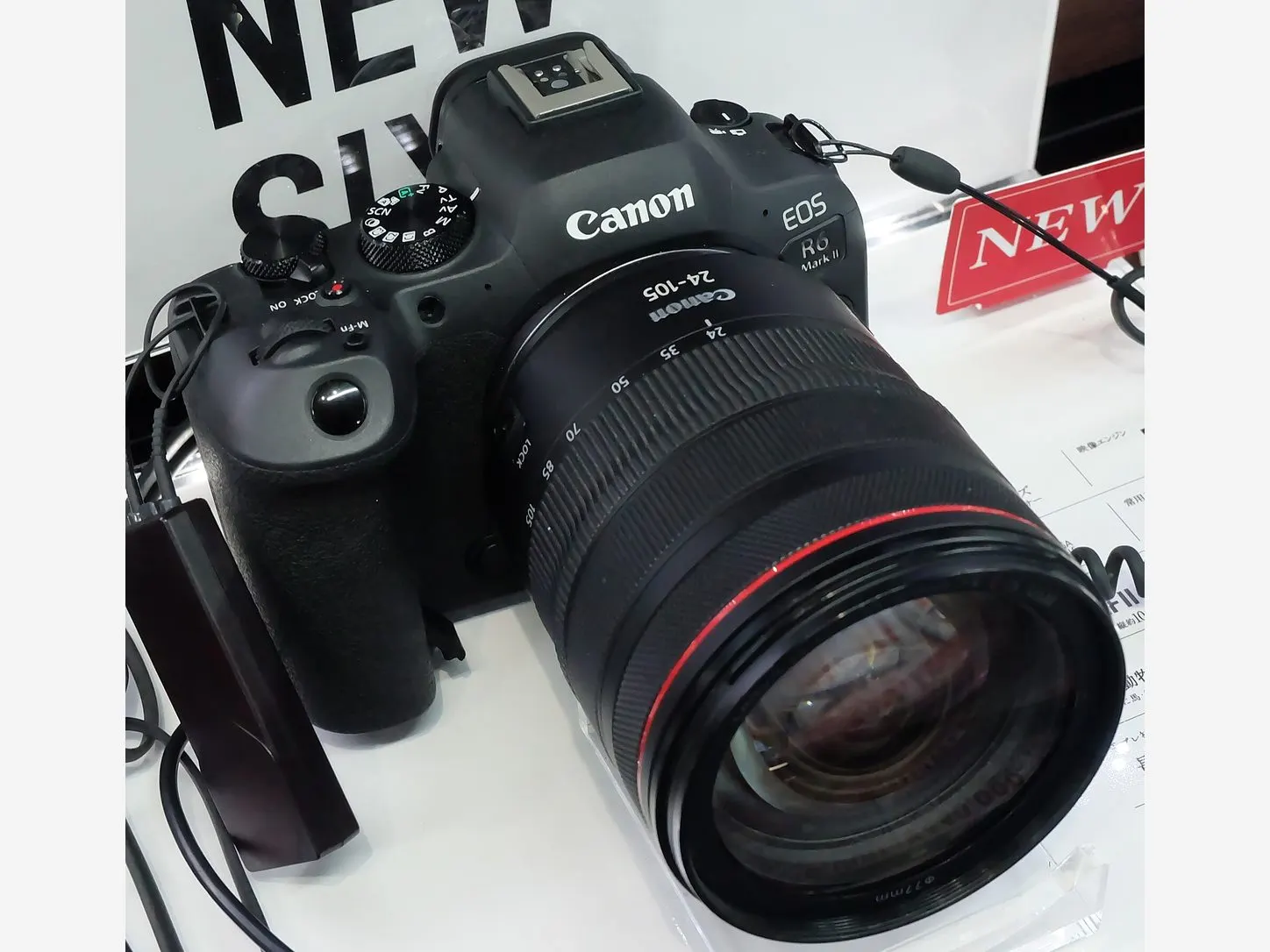 Canon EOS R6 Mark II ดำ มุมด้านหน้า