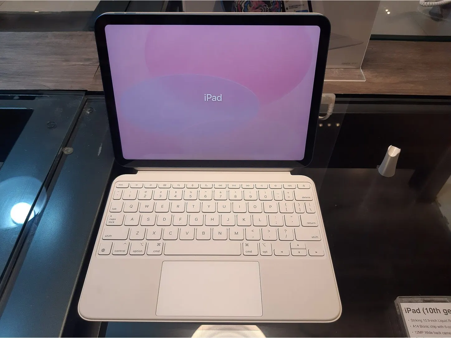 Apple iPad (10th generation) Silver รายละเอียดตัวเครื่อง