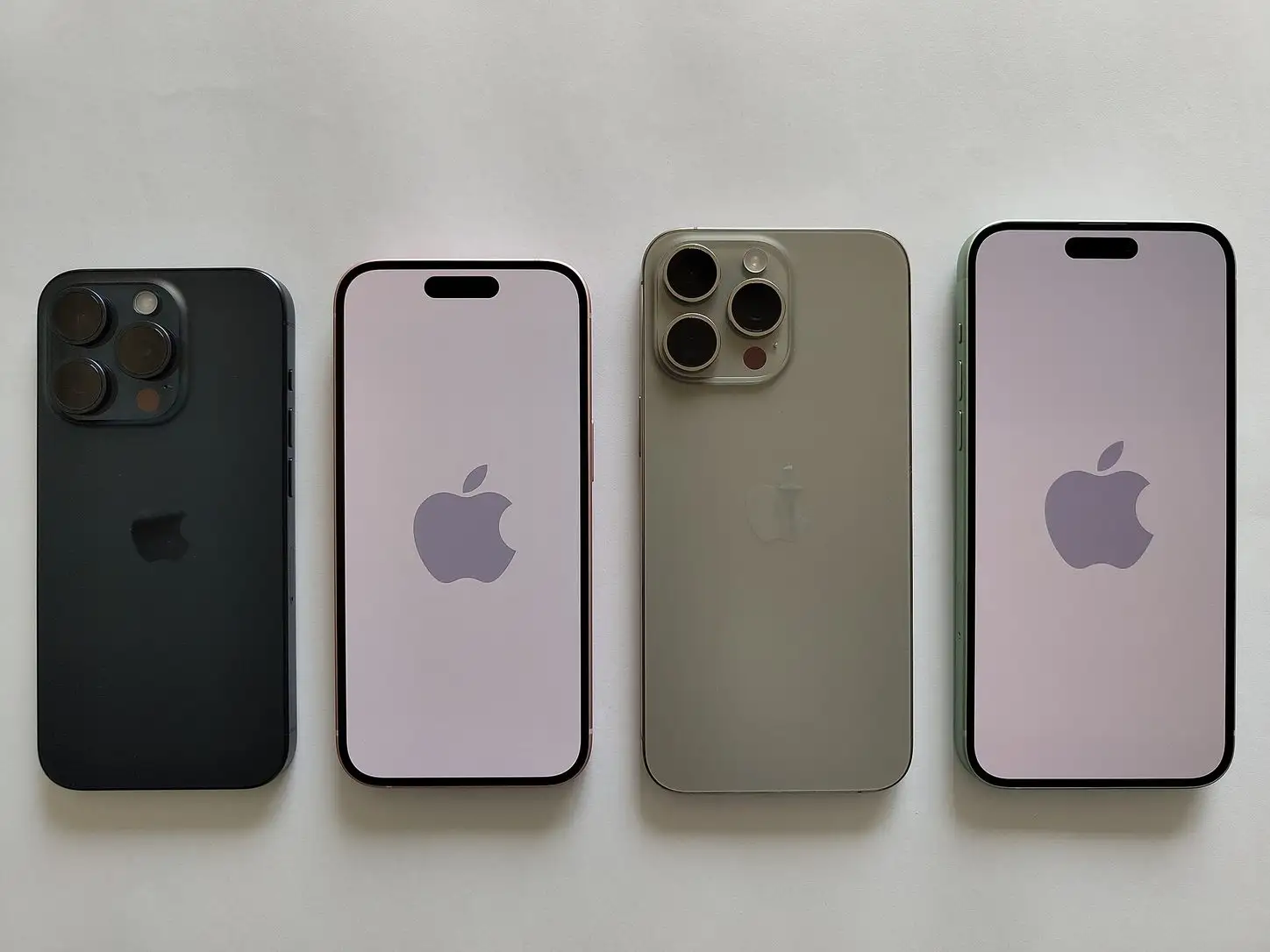 Apple iPhone 15 Pro ไทเทเนียมธรรมชาติ
