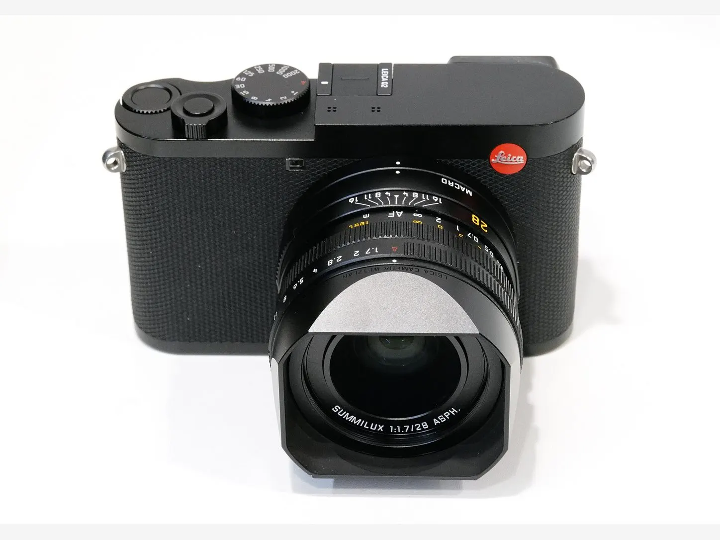 Leica Q2 ดำ มุมด้านหน้า
