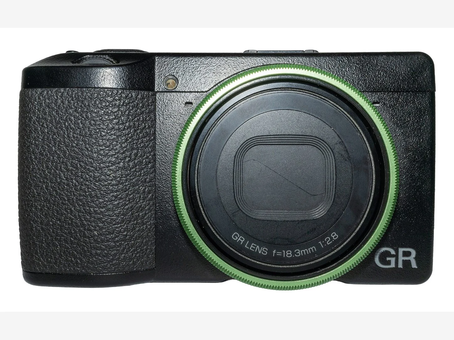 Ricoh GR III ดำ มุมด้านหน้า