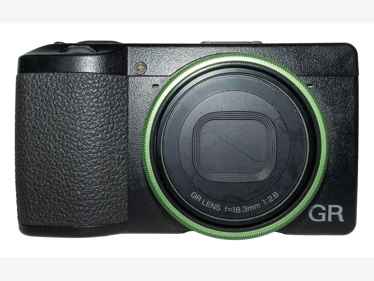 Ricoh GR III ดำ มุมด้านหน้า