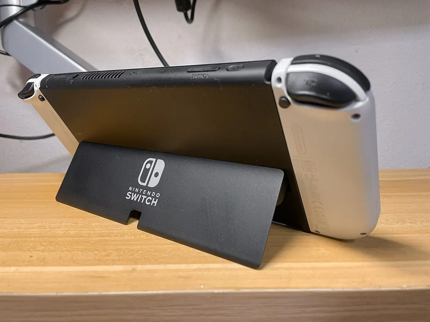 Nintendo Switch OLED ขาว มุมด้านหน้า