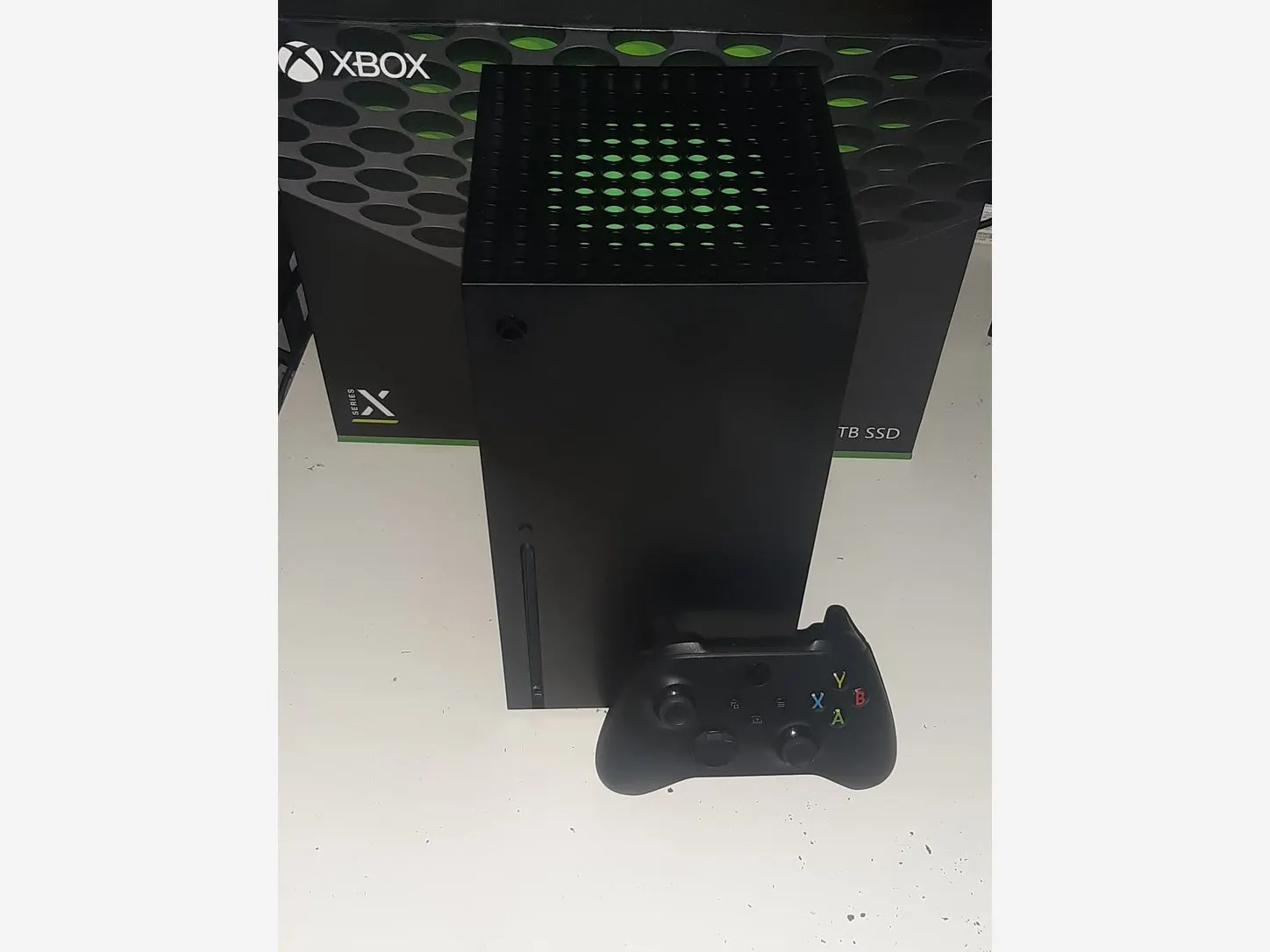 Microsoft Xbox Series X ดำ มุมด้านหน้า
